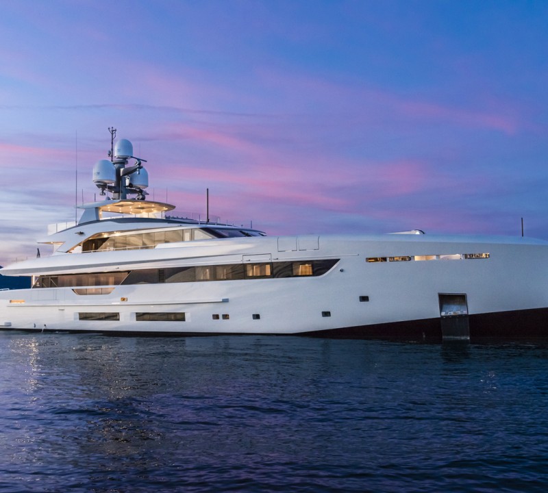 Yacht KINDA, Tankoa S501 | CHARTERWORLD Luxury Superyacht Charters